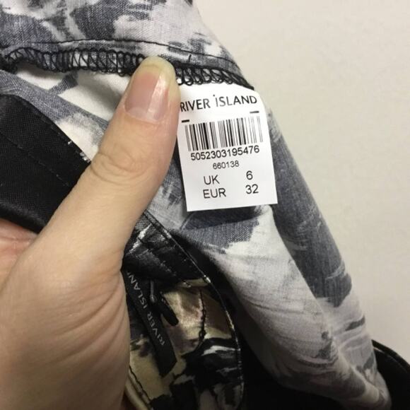 New! River Island Floral Knee Length Skirt with Pockets - Picture 8 of 8